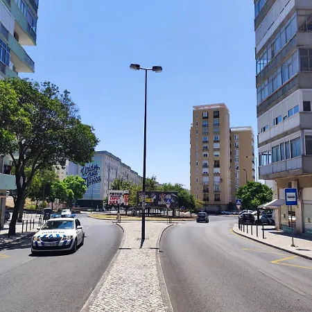 Affittacamere With Ac In Penha De Franca, Lisbona