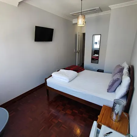 With Ac In Penha De Franca, Affittacamere Lisbona