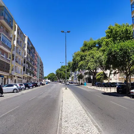 Guest house With Ac In Penha De Franca, Lisbon